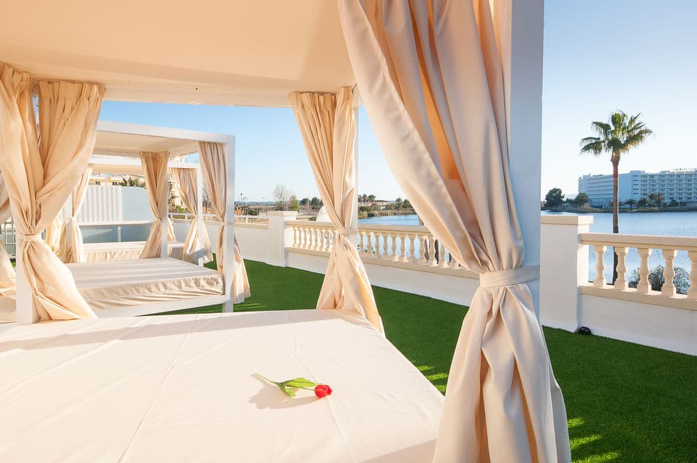 Universal Aparthotel Elis