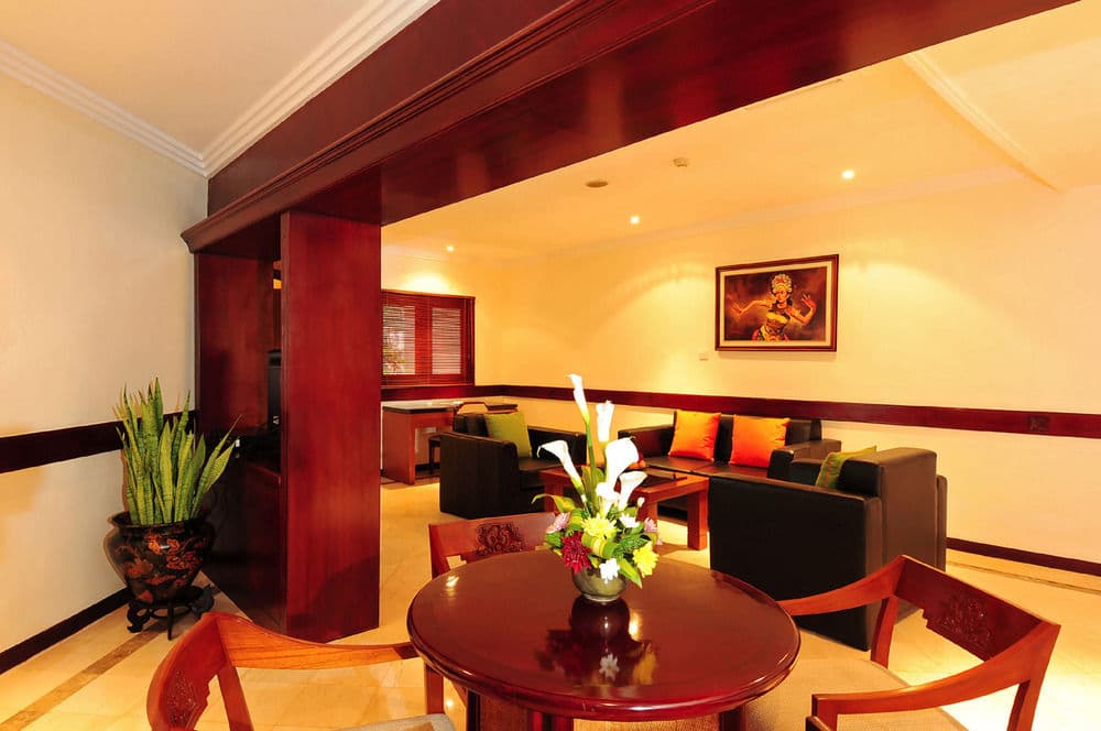 DISCOVERY KARTIKA PLAZA