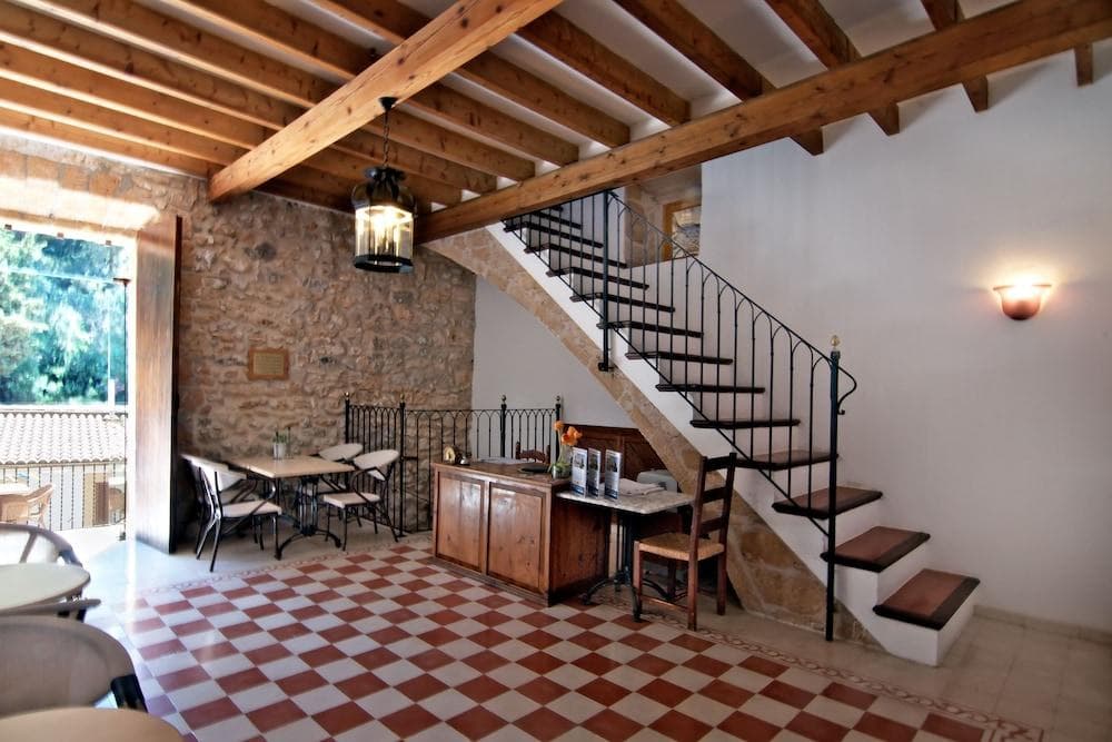 PETIT HOTEL HOSTATGERIA LA VICTORIA
