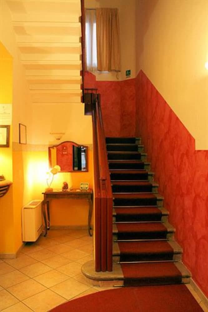 Sara Hotel