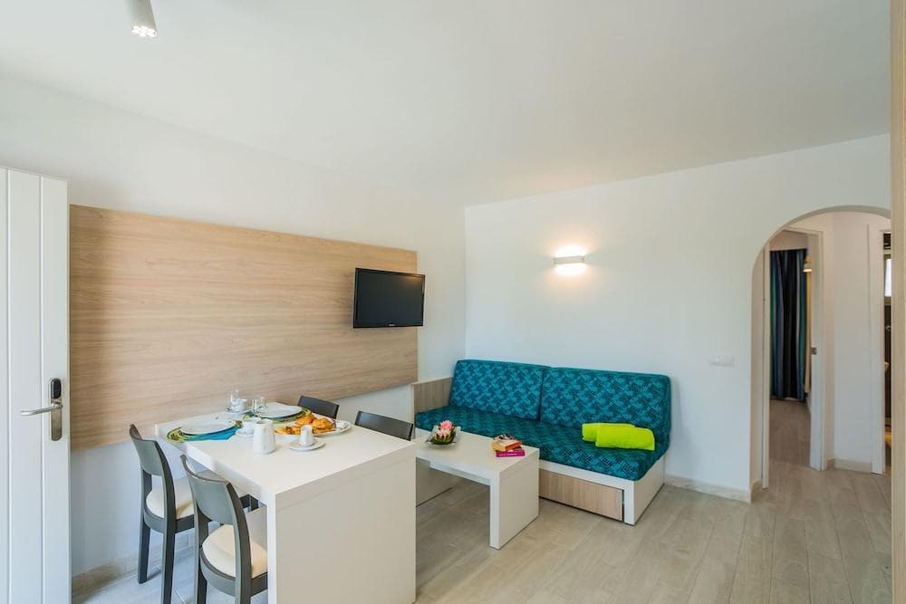 Holiday Center Apts.