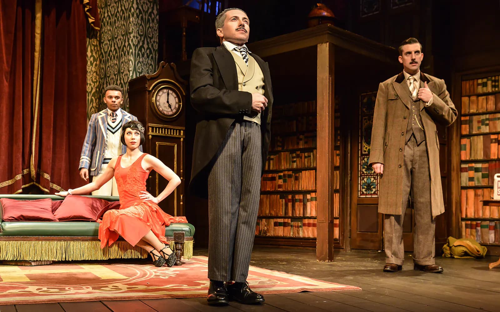 더 플레이 댓 고즈 롱 (The Play That Goes Wrong)