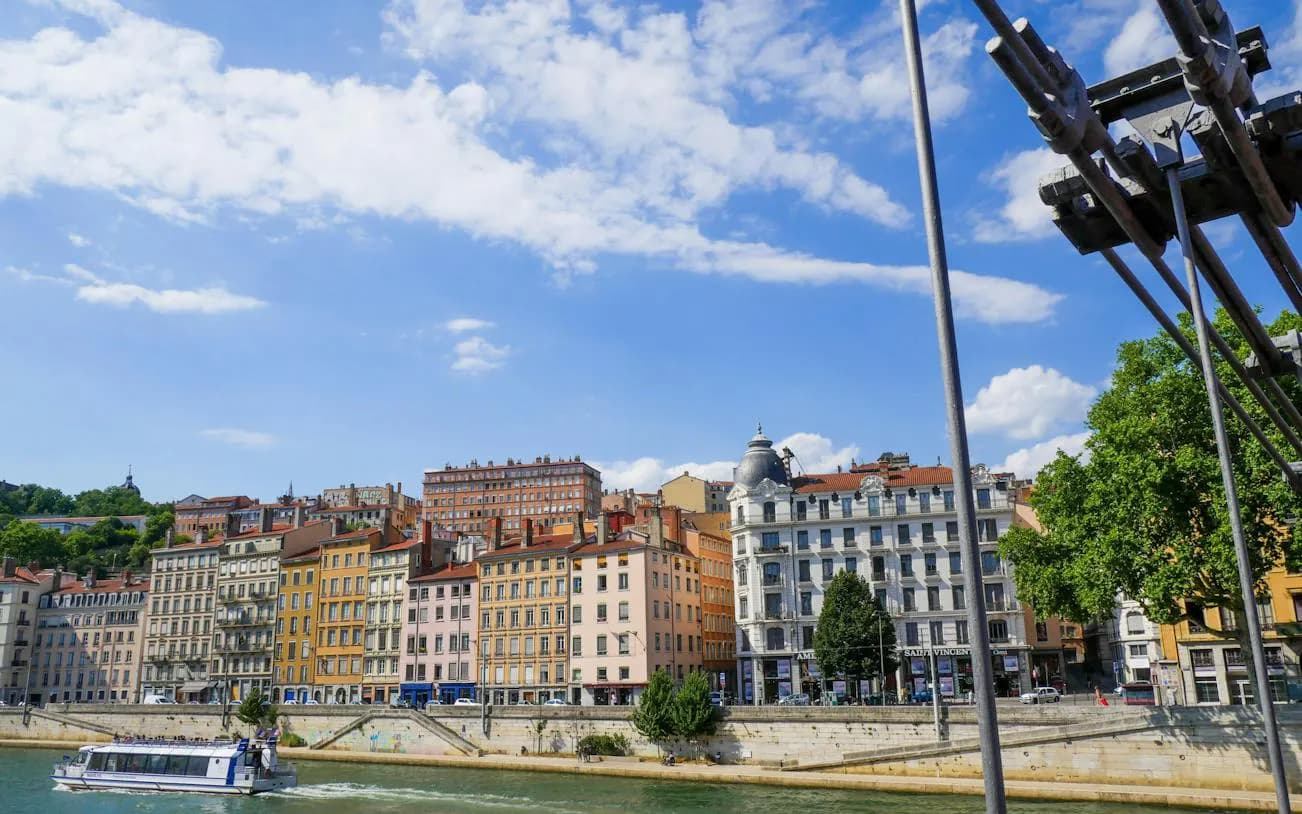 Lyon Old Town Walking Tour and Saône River Sightseeing Cruise