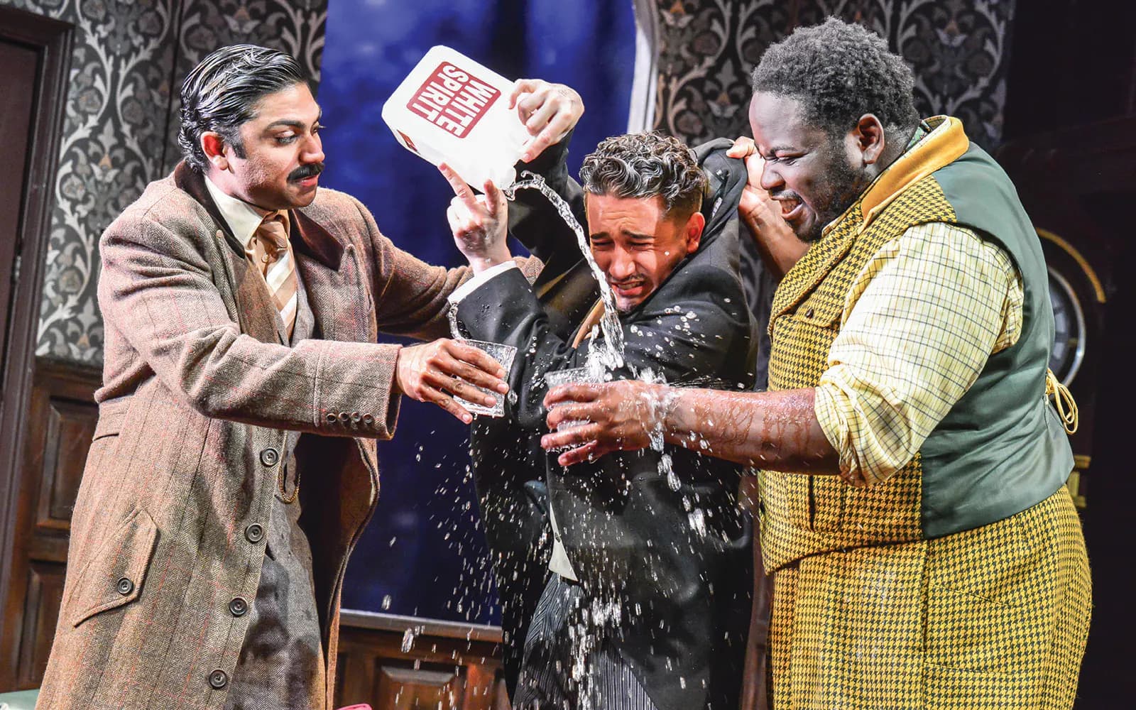 더 플레이 댓 고즈 롱 (The Play That Goes Wrong)