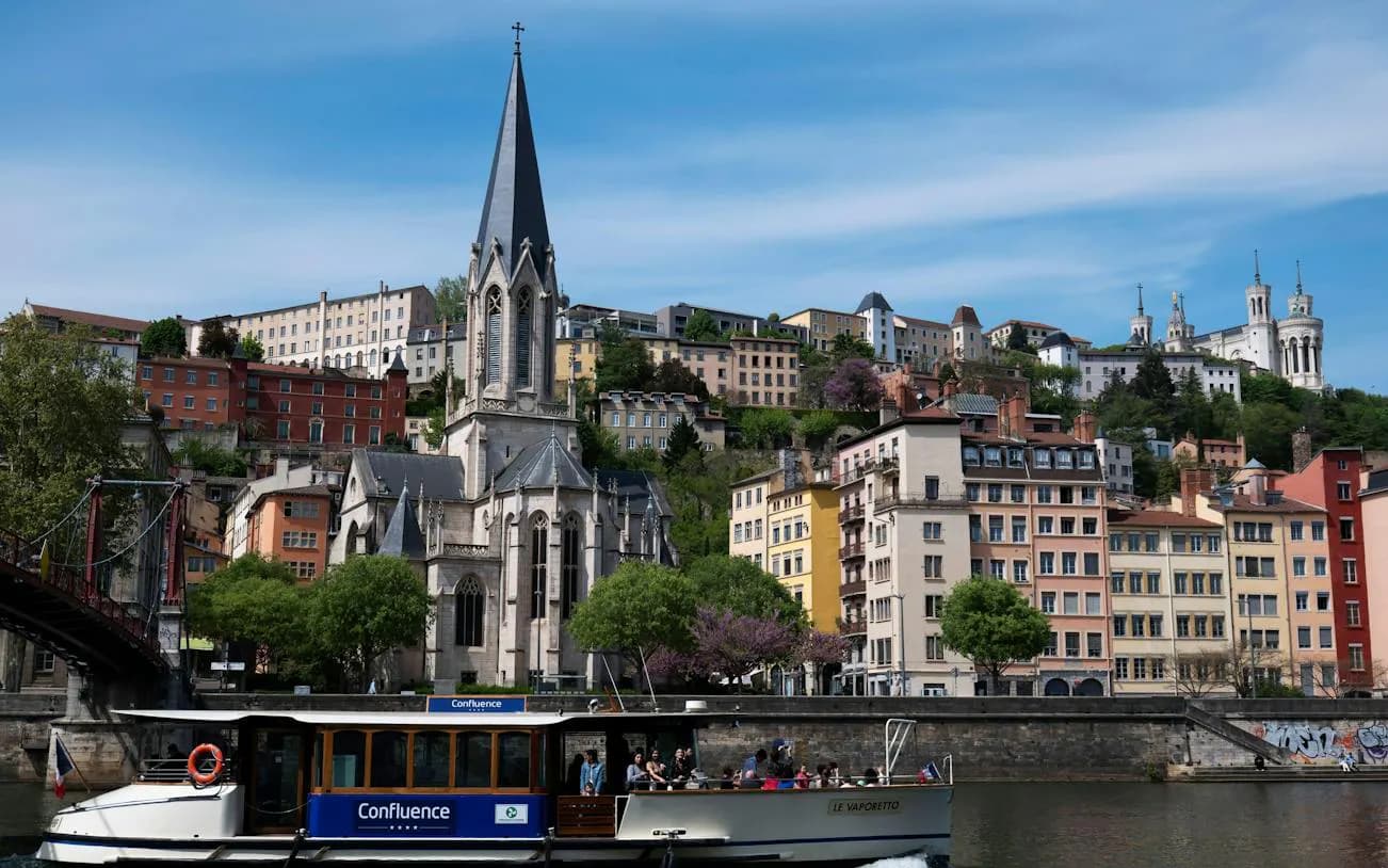 Lyon Old Town Walking Tour and Saône River Sightseeing Cruise