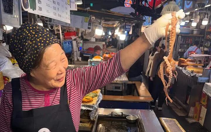 서울 동묘 벼룩시장·광장시장 스트리트 푸드 투어 (쌍화차 포함)
