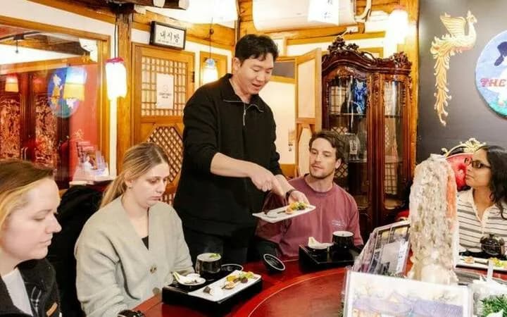 서울 동묘 벼룩시장·광장시장 푸드 투어 (차와 페이스트리 포함)