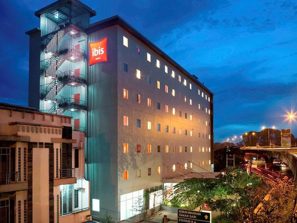 IBIS BANDUNG PASTEUR