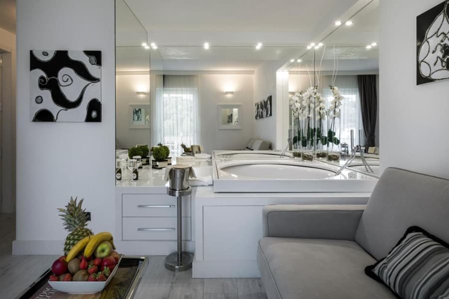 RIVER HOTEL & SPA
