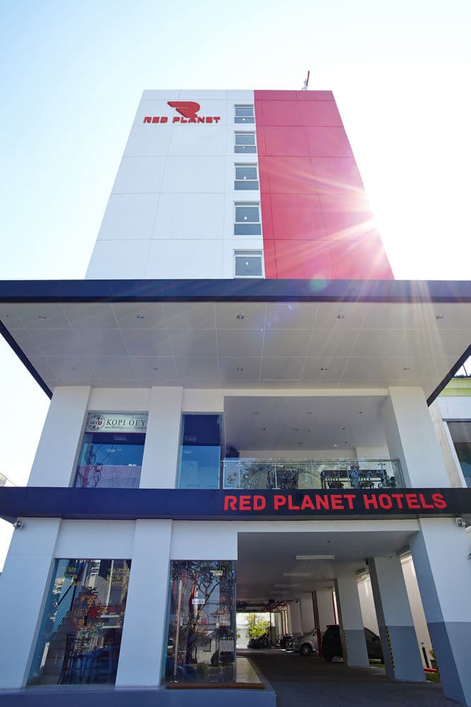 RED PLANET SURABAYA