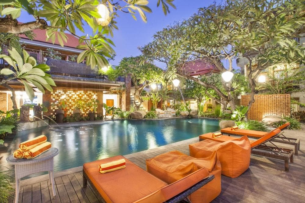 Fourteen Roses Legian Hotel